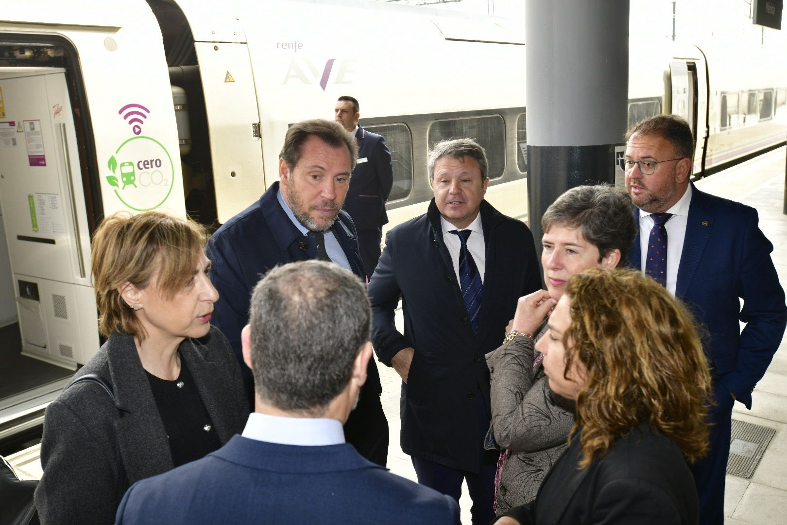 Fotos | Óscar Puente llega a Mérida en un tren a 303 kilómetros por hora