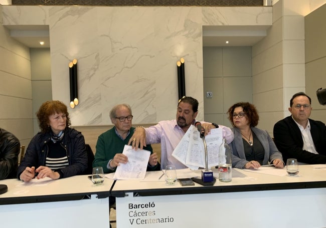 Participantes en la rueda de prensa convocada este lunes.