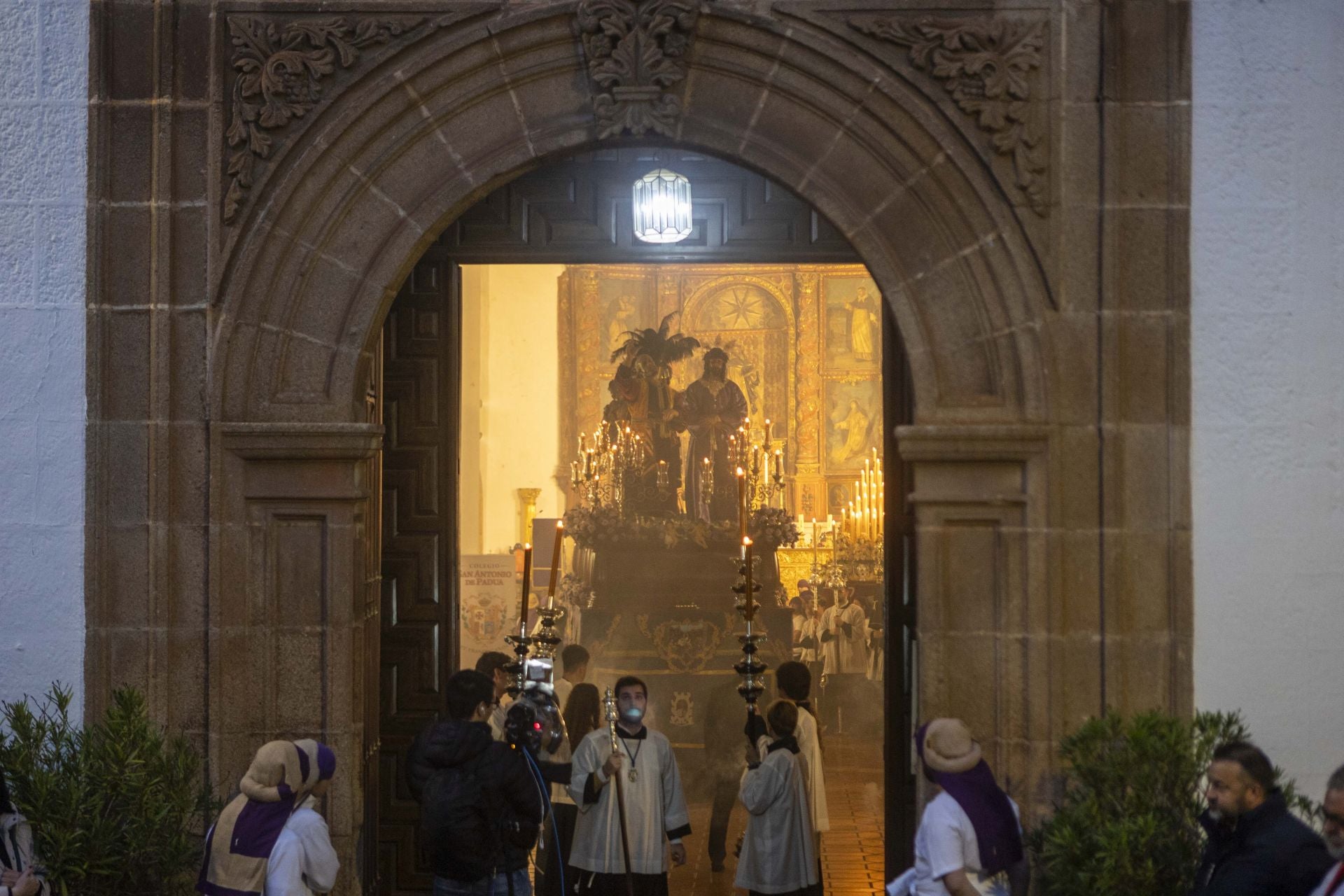 Las mejores imágenes del Lunes Santo en Cáceres