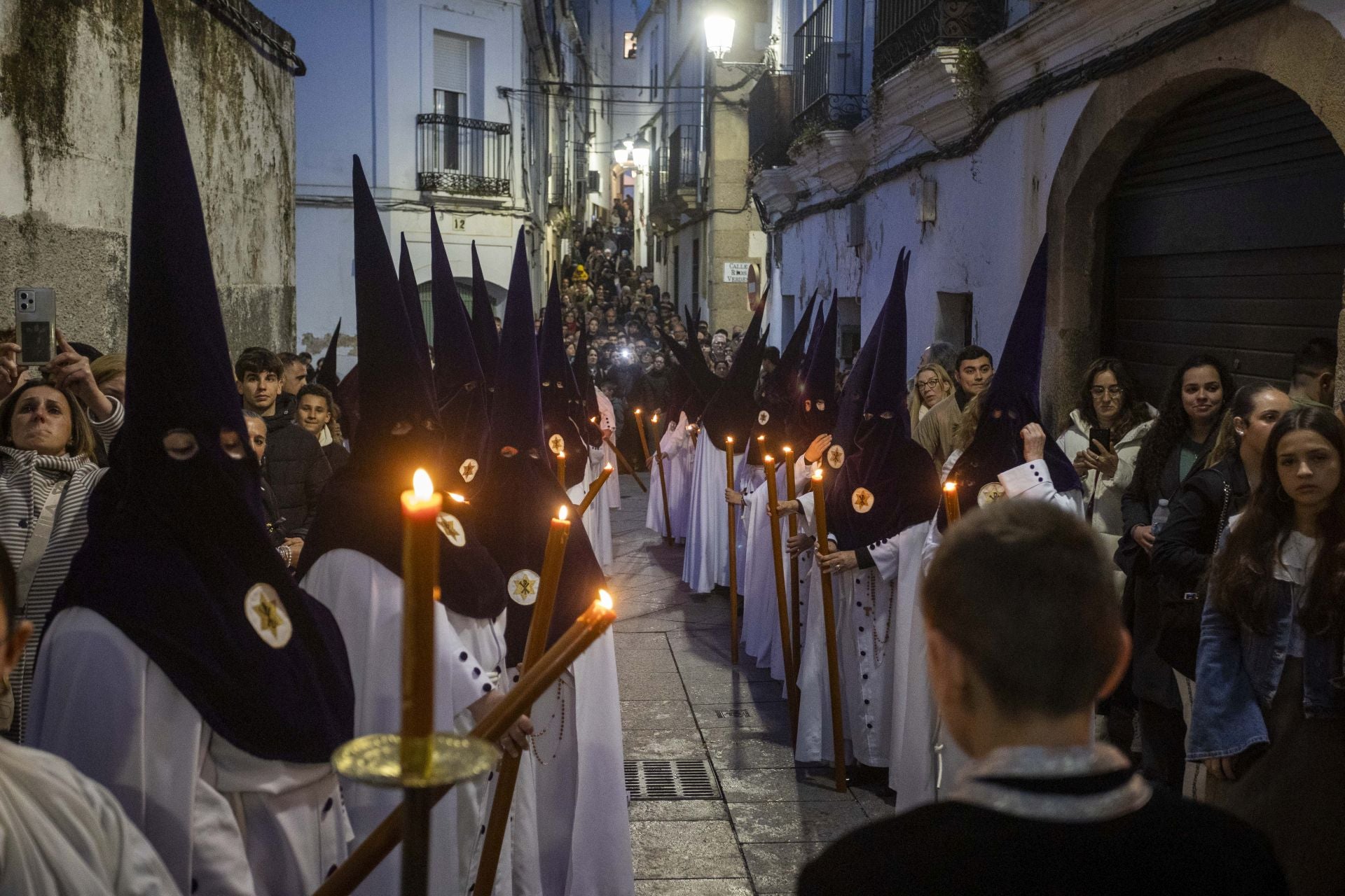 Las mejores imágenes del Lunes Santo en Cáceres