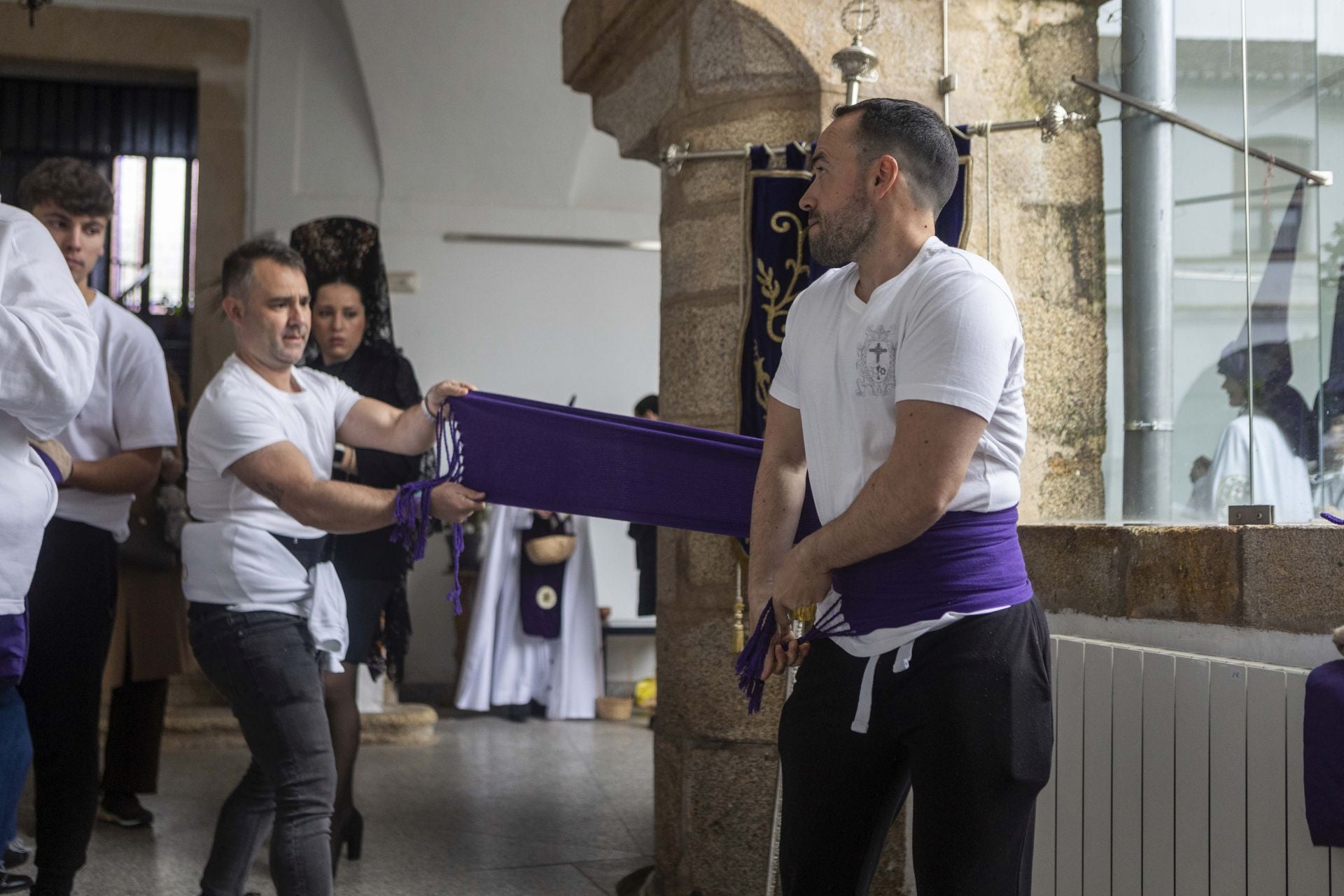 Las mejores imágenes del Lunes Santo en Cáceres