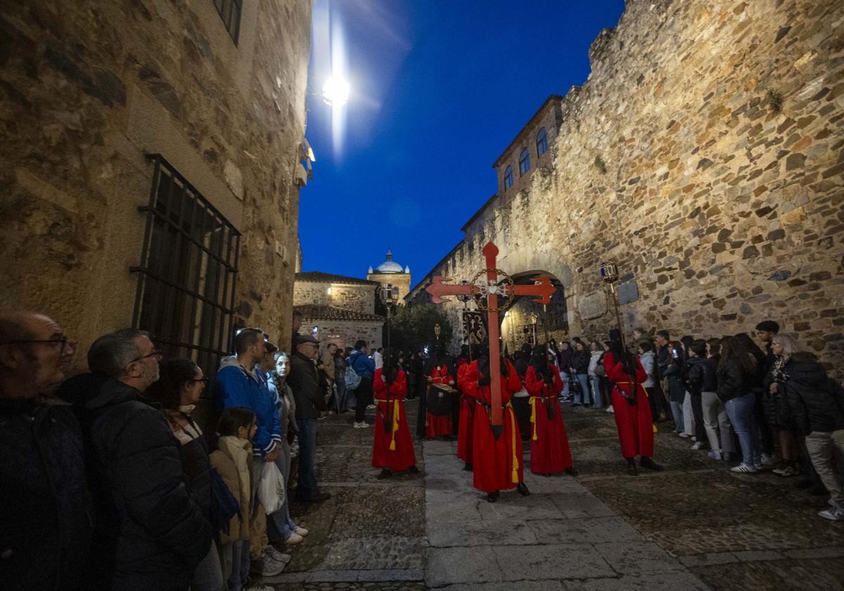 Las mejores imágenes del Lunes Santo en Cáceres