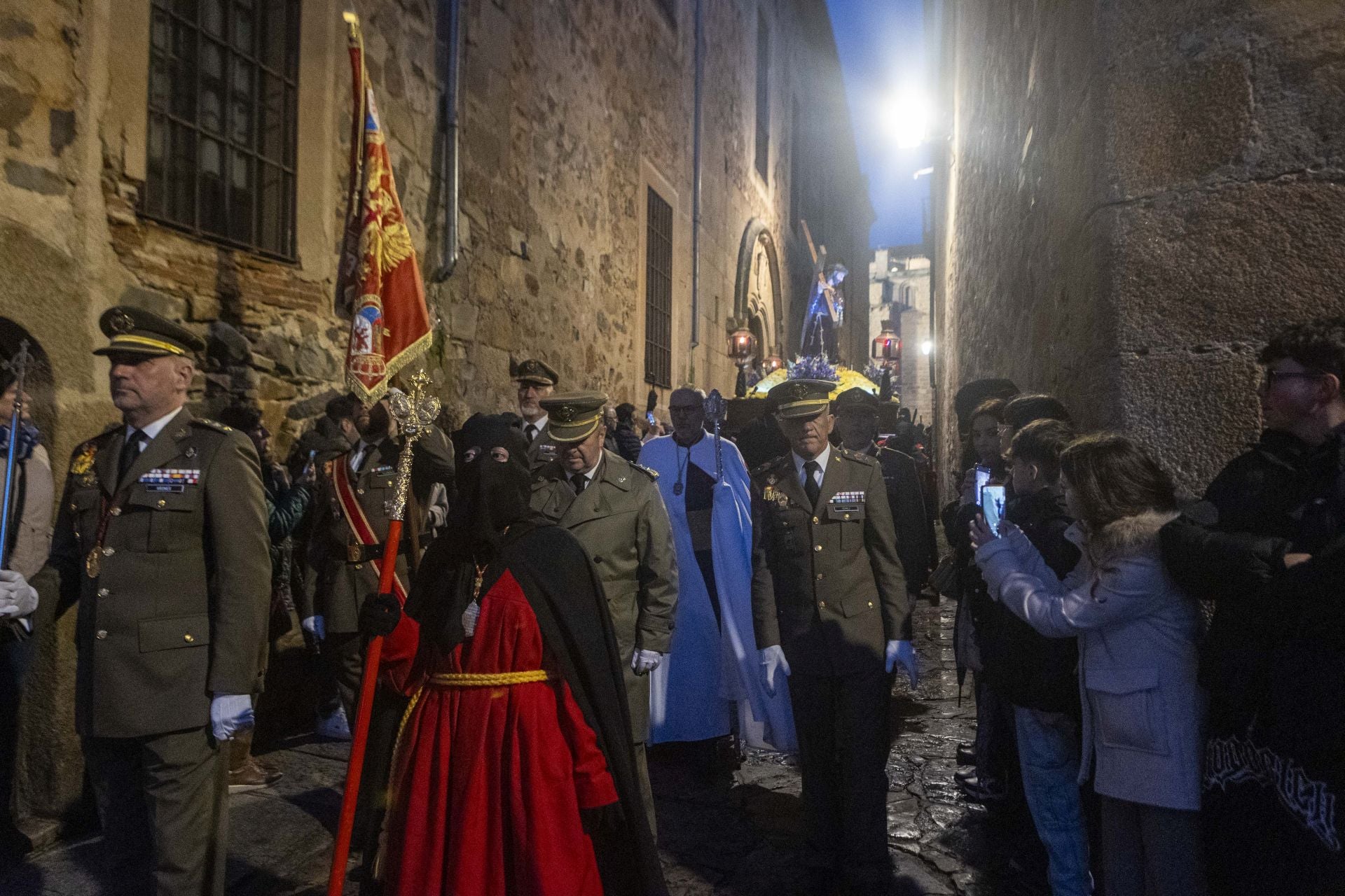 Las mejores imágenes del Lunes Santo en Cáceres