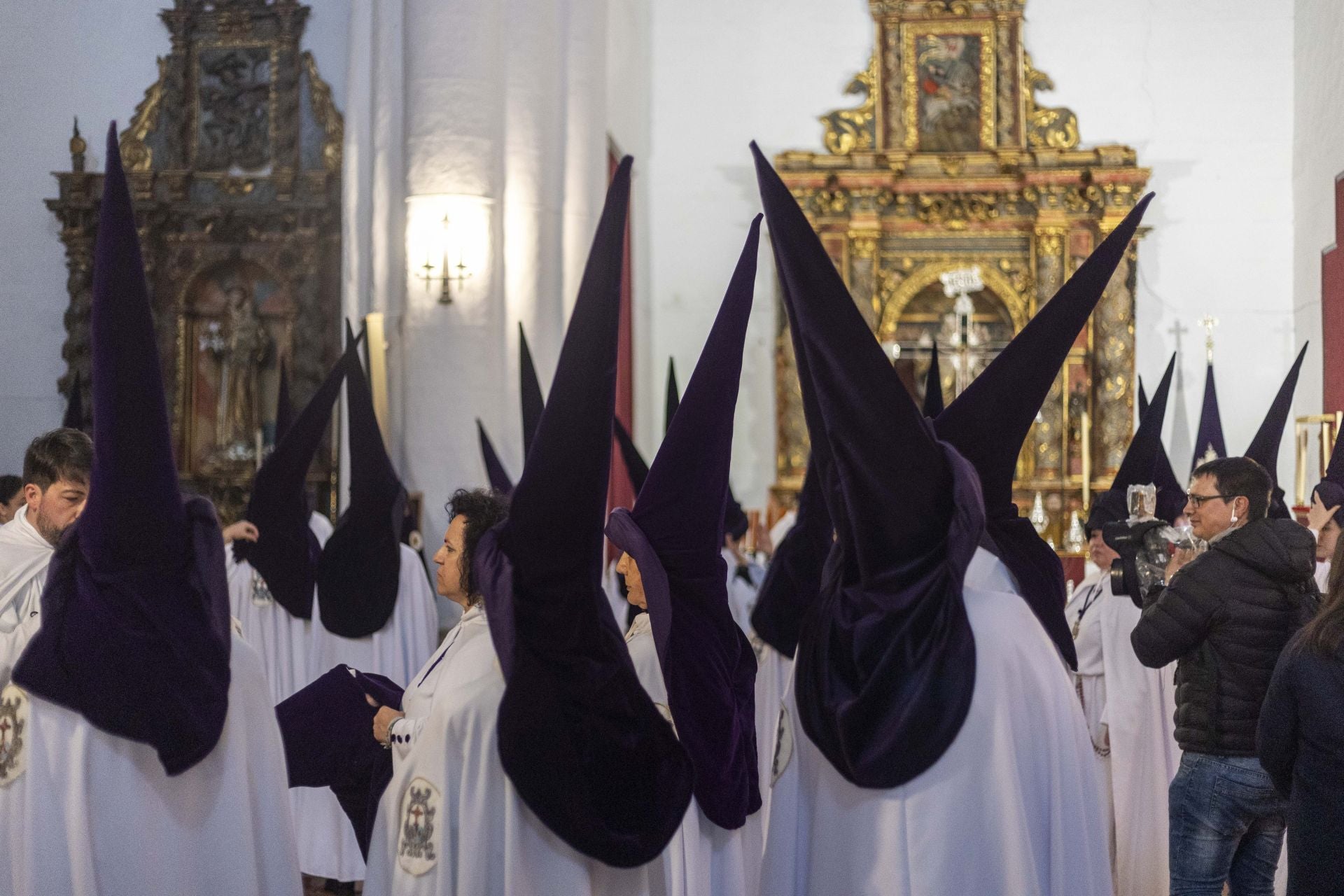 Las mejores imágenes del Lunes Santo en Cáceres