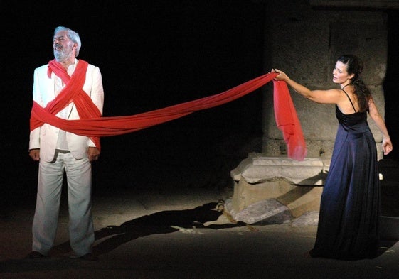 Mario Vargas Llosa se estrenó como actor en el Teatro Romano de Mérida junto a Aitana Sánchez Gijón.