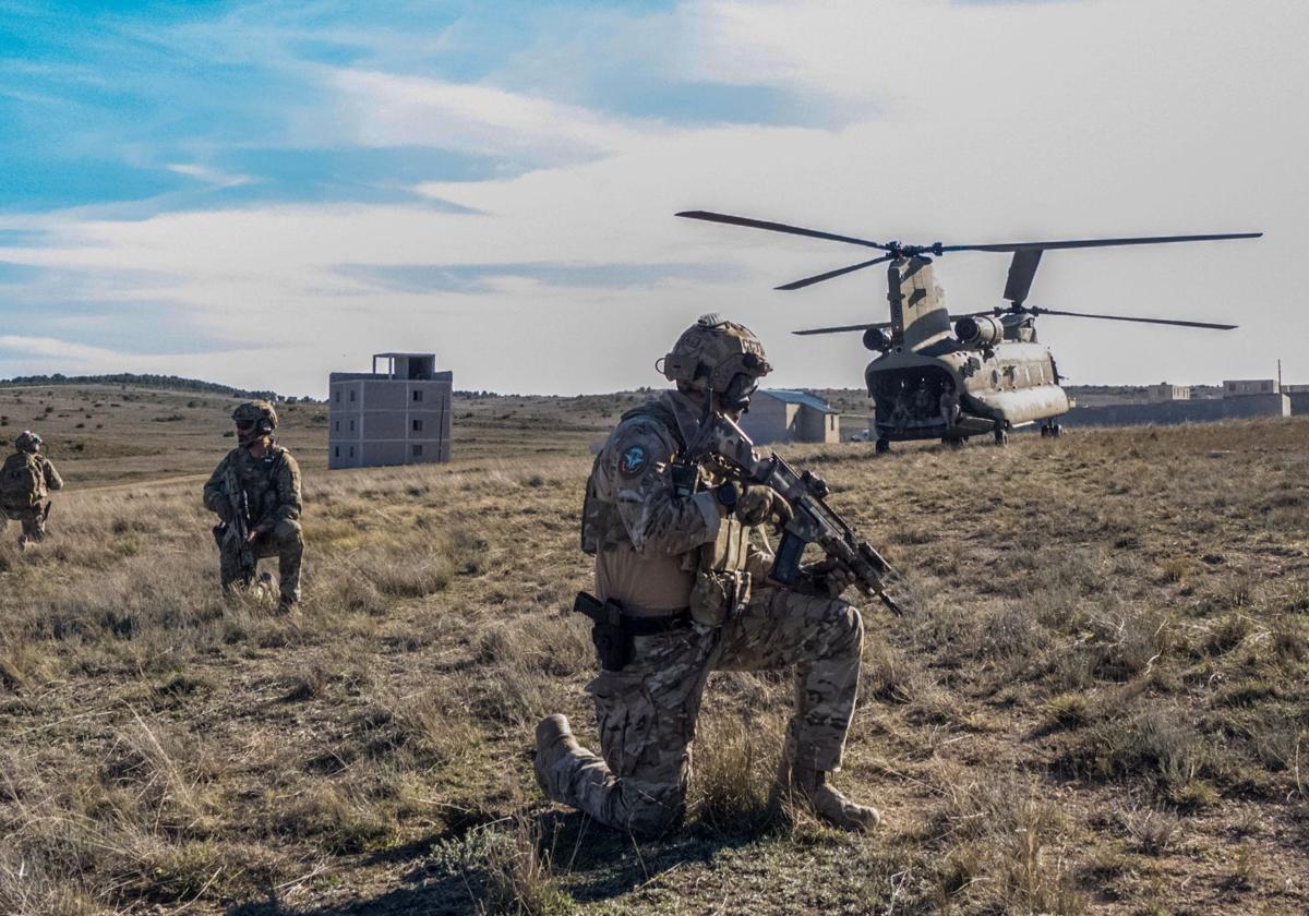 El Ejército de Tierra realiza un simulacro de rescate de rehenes en Extremadura