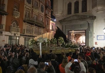 Las doce horas más intensas de la Semana Santa de Badajoz ponen ocho pasos en la calle