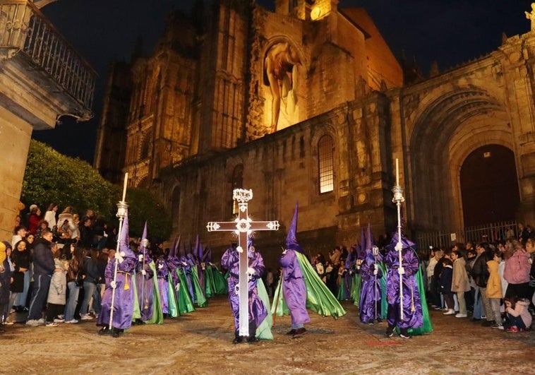 Miércoles Santo de silencio, saetas y transistores
