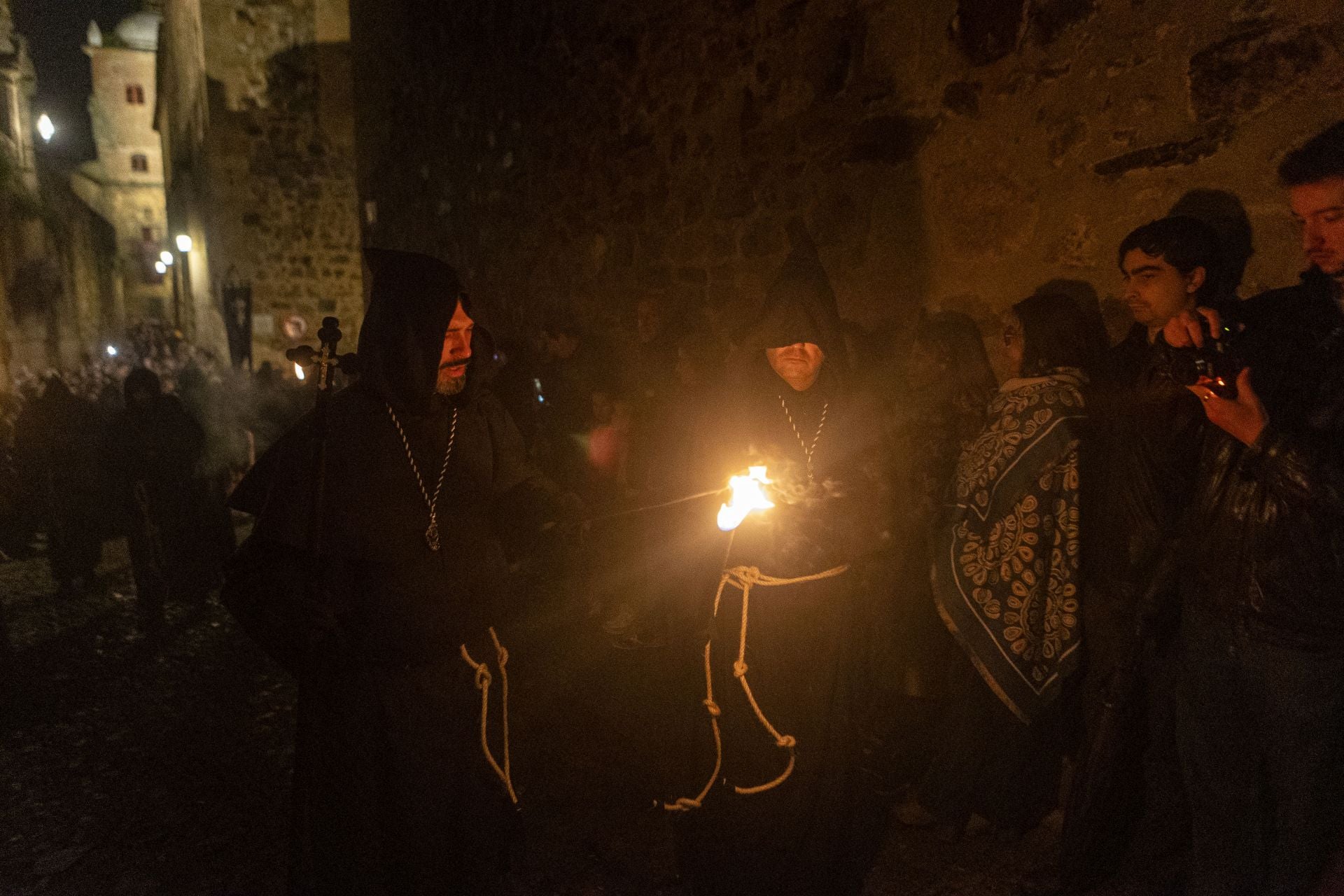 Las mejores imágenes de la procesión del Cristo Negro en Cáceres