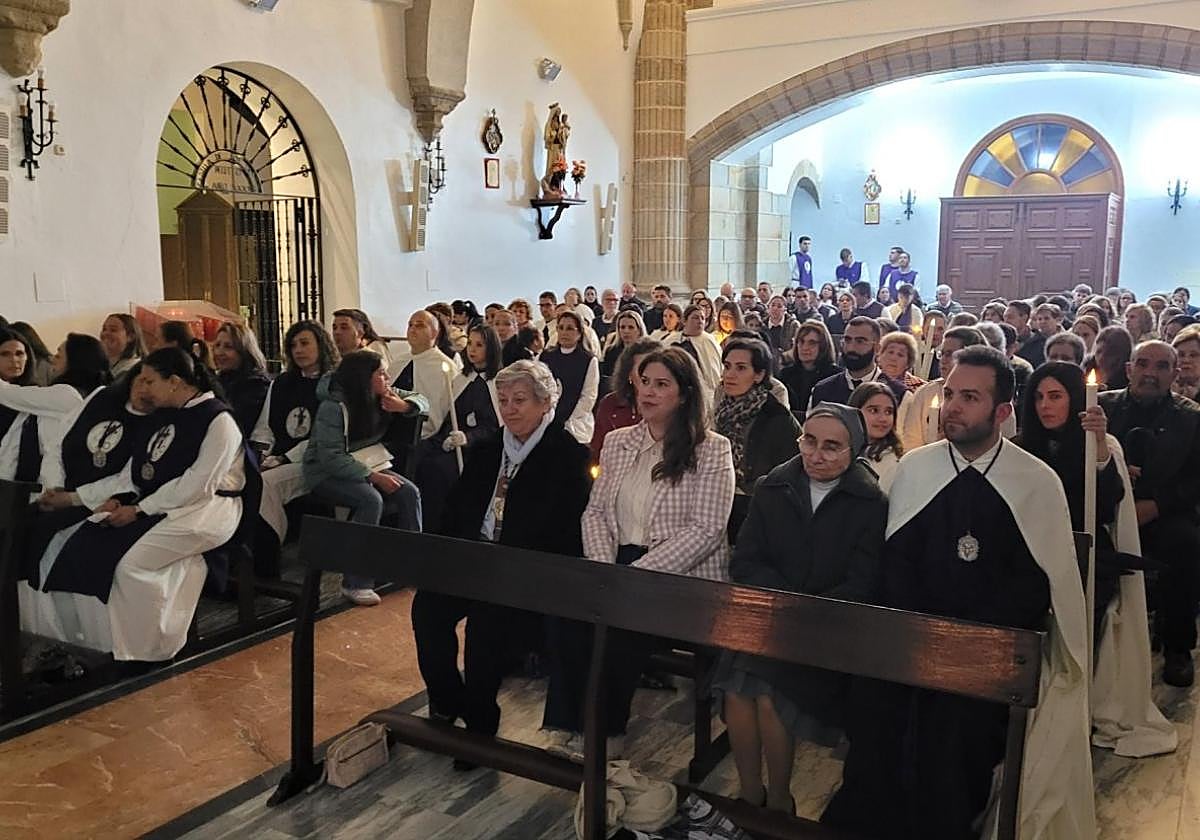 La lluvia vuelve a ‘encerrar’ el Miércoles Santo de Valverde de Leganés