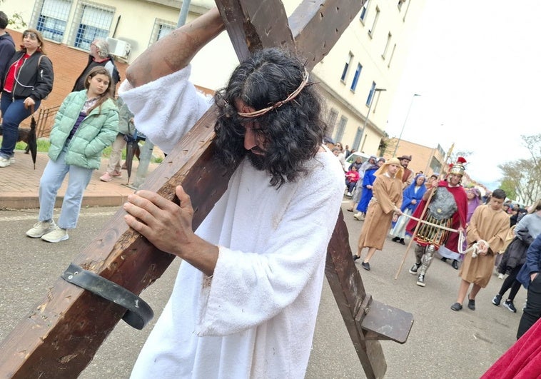 Del quiosco de San Atón al Monte Calvario para representar a Jesús en el viacrucis del Cerro de Reyes