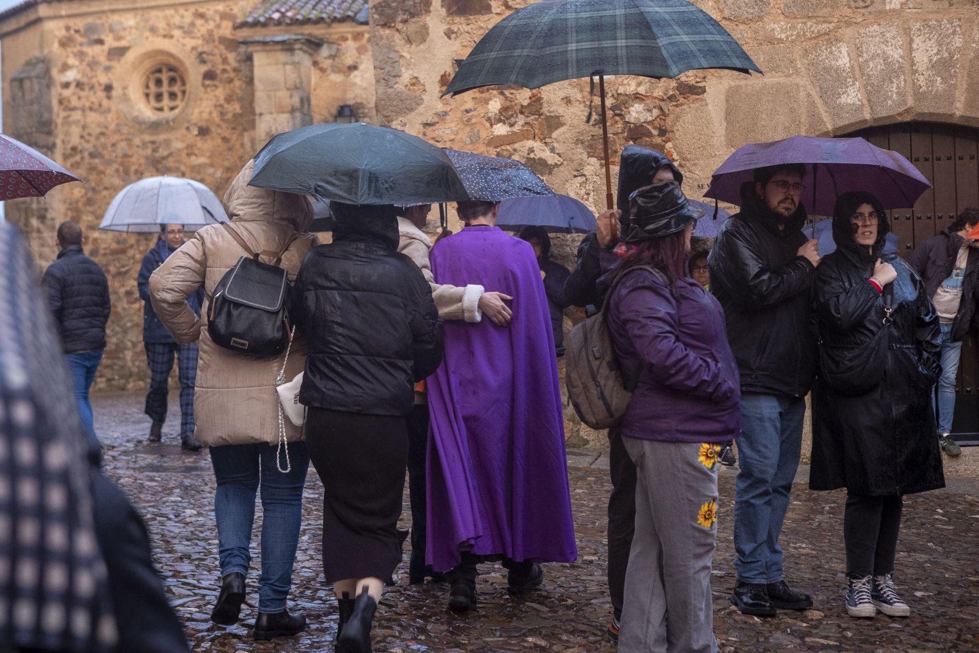 La suspensión del Santo Entierro de Cáceres, en imágenes
