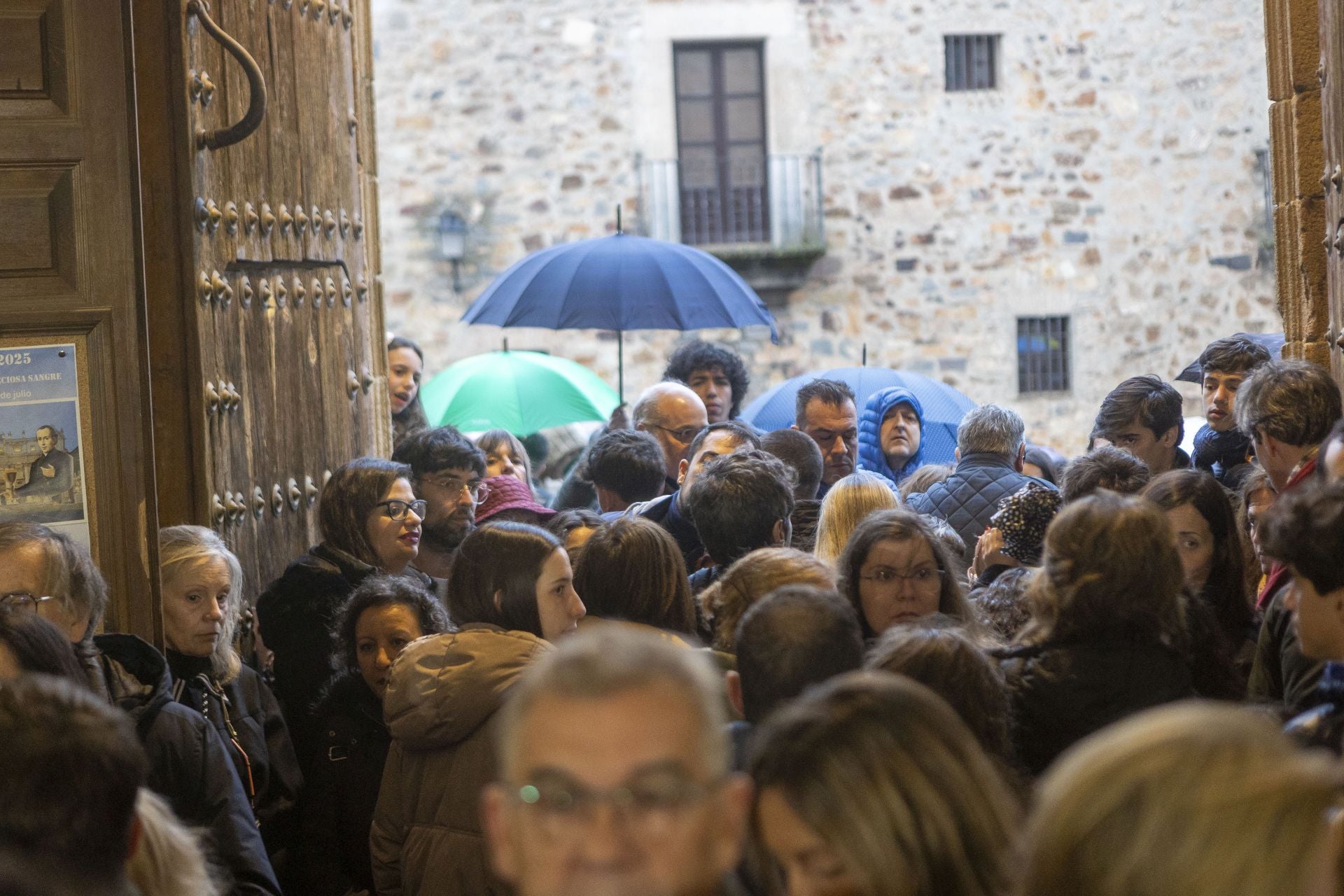 La suspensión del Santo Entierro de Cáceres, en imágenes
