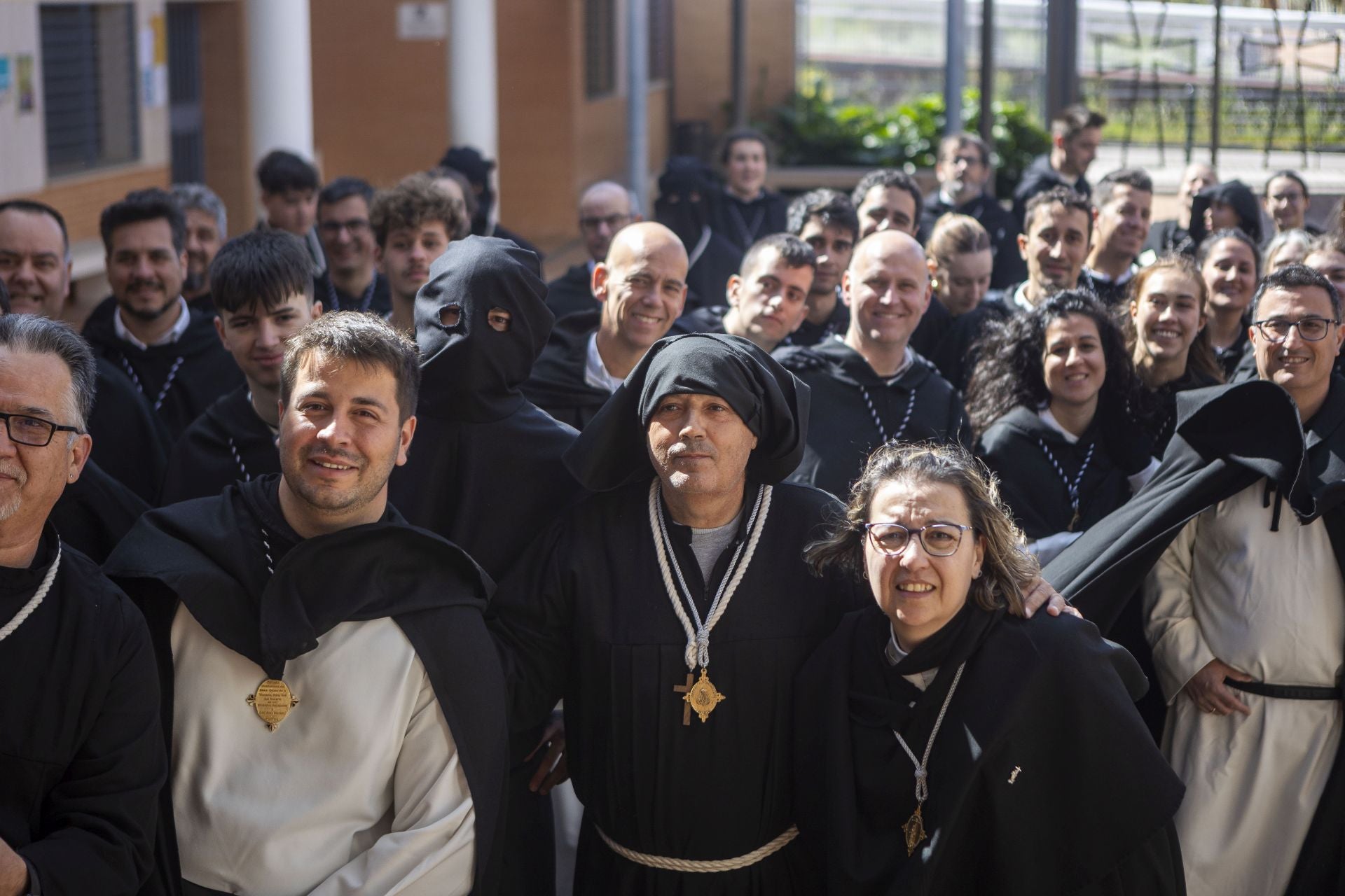 La procesión de la Cofradía del Cristo de la Victoria de Cáceres, en imágenes