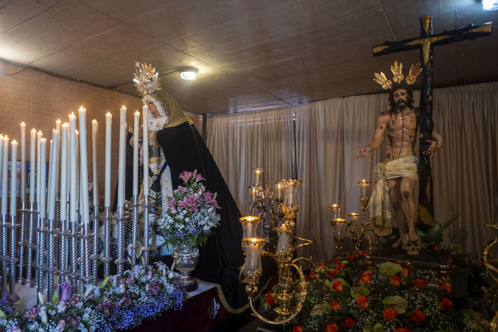 La procesión de la Cofradía del Cristo de la Victoria de Cáceres, en imágenes