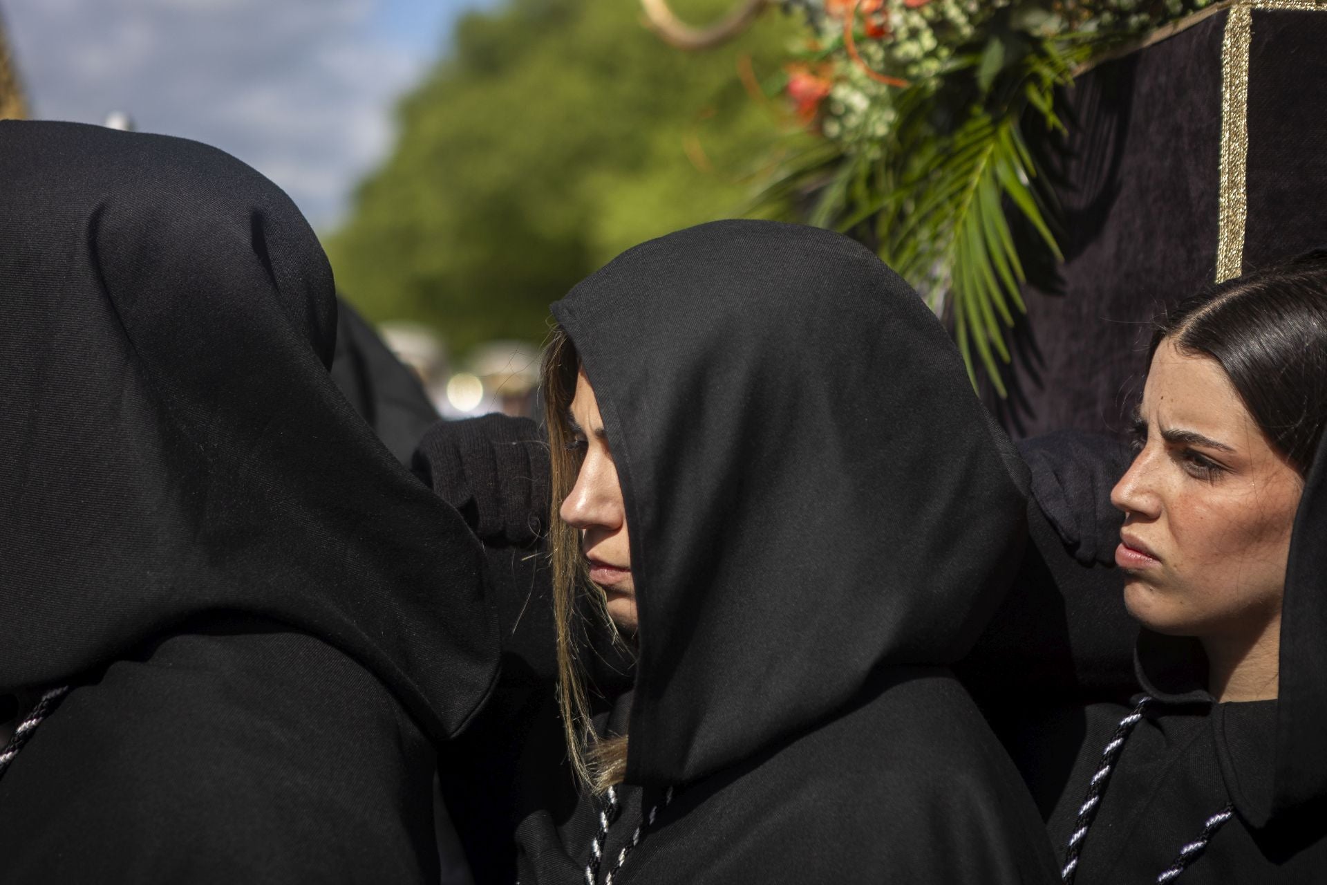 La procesión de la Cofradía del Cristo de la Victoria de Cáceres, en imágenes