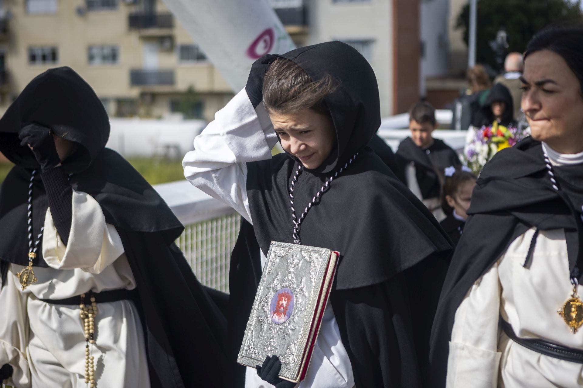 La procesión de la Cofradía del Cristo de la Victoria de Cáceres, en imágenes