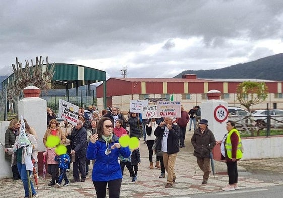 Vecinos de Oliva de Plasencia muestran su rechazo a la planta de biometano