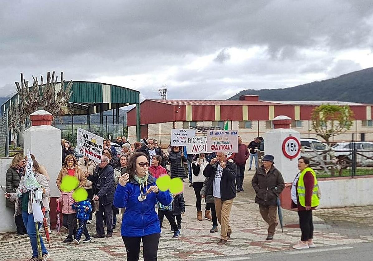 Vecinos de Oliva de Plasencia muestran su rechazo a la planta de biometano
