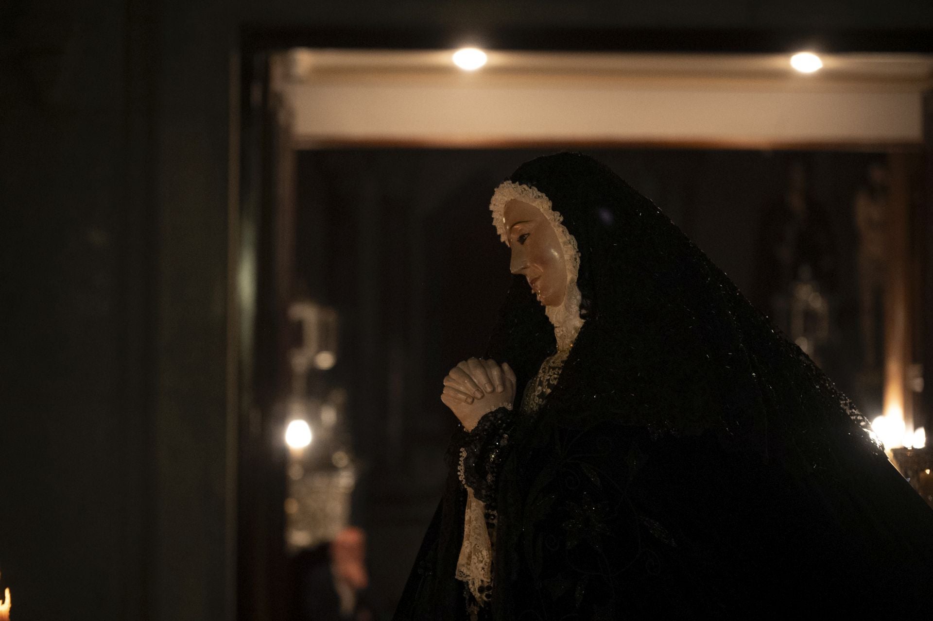 La procesión de la Virgen de la Soledad de Badajoz, en imágenes