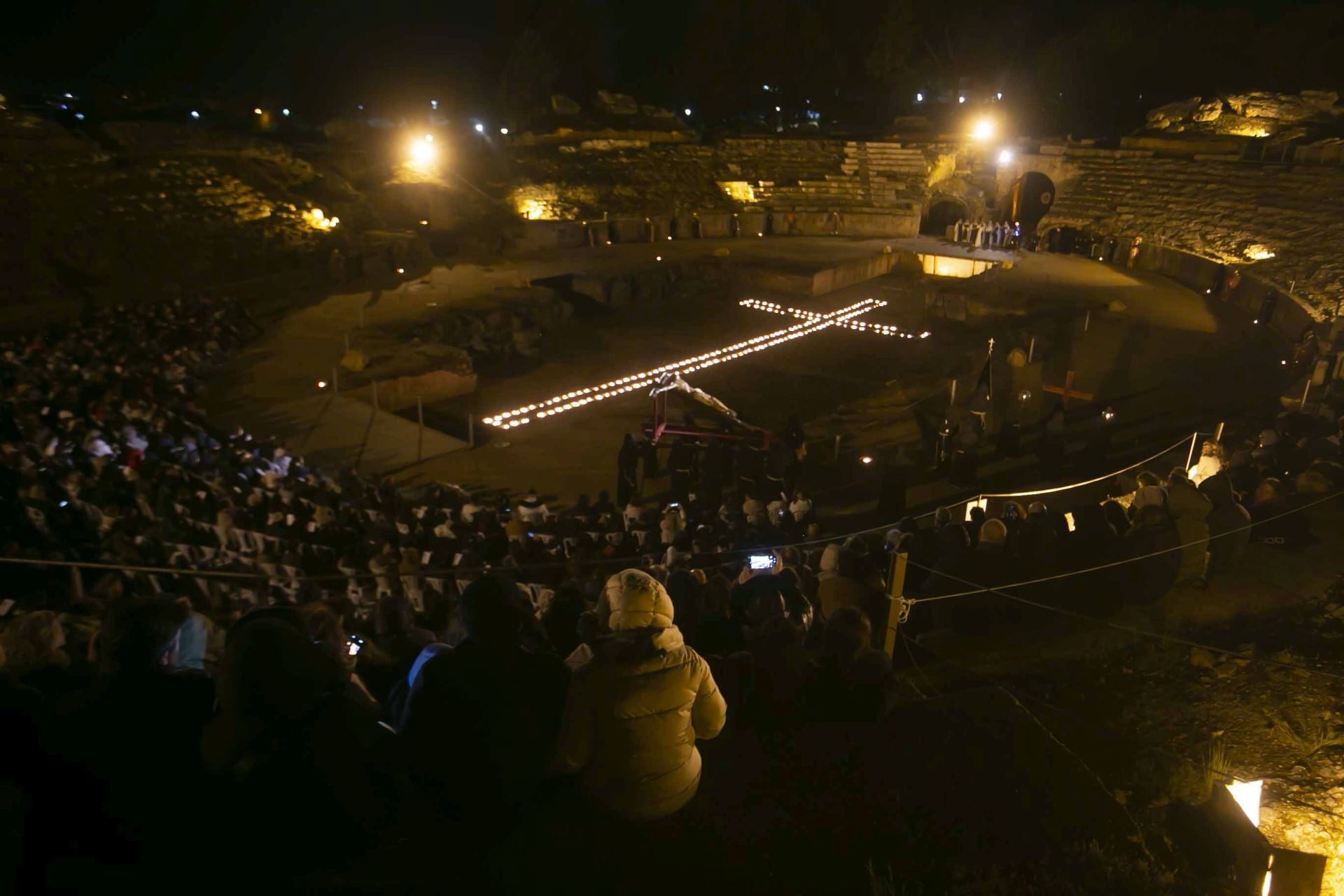 Las mejores imágenes del viacrucis en el Anfiteatro de Mérida