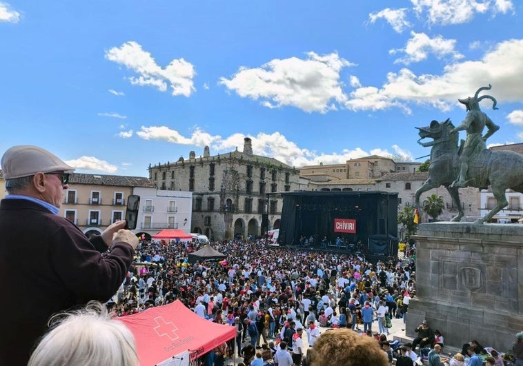 El Chíviri inunda de colorido Trujillo