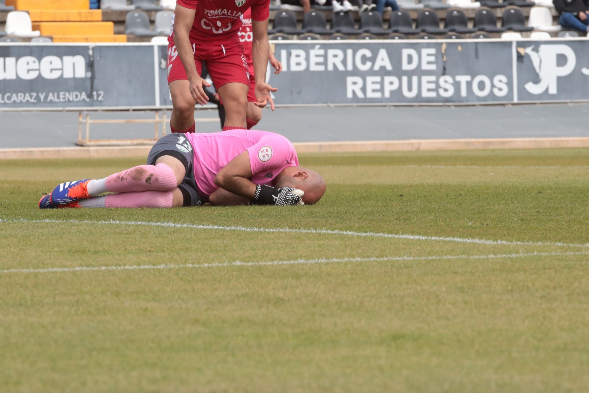 El partido entre el Badajoz y el Santa Amalia, en imágenes