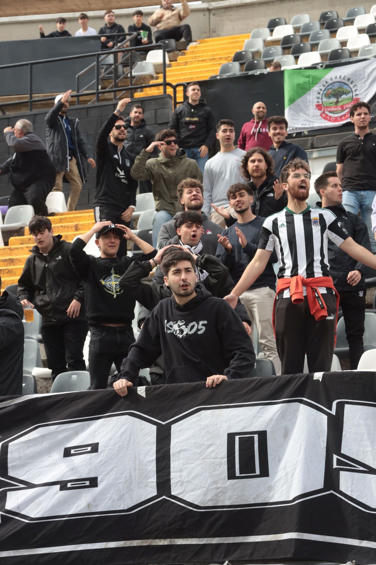 El partido entre el Badajoz y el Santa Amalia, en imágenes