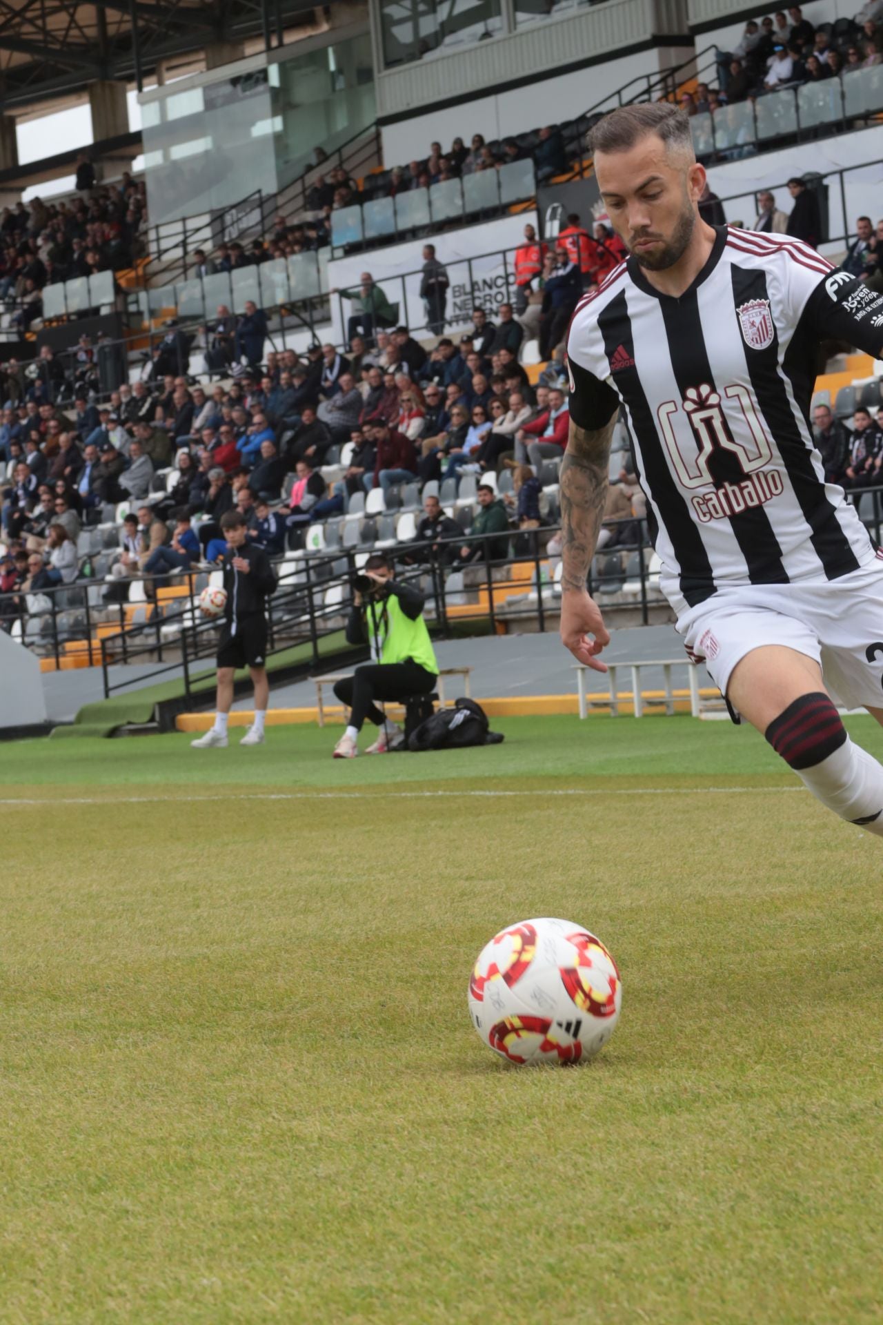 El partido entre el Badajoz y el Santa Amalia, en imágenes