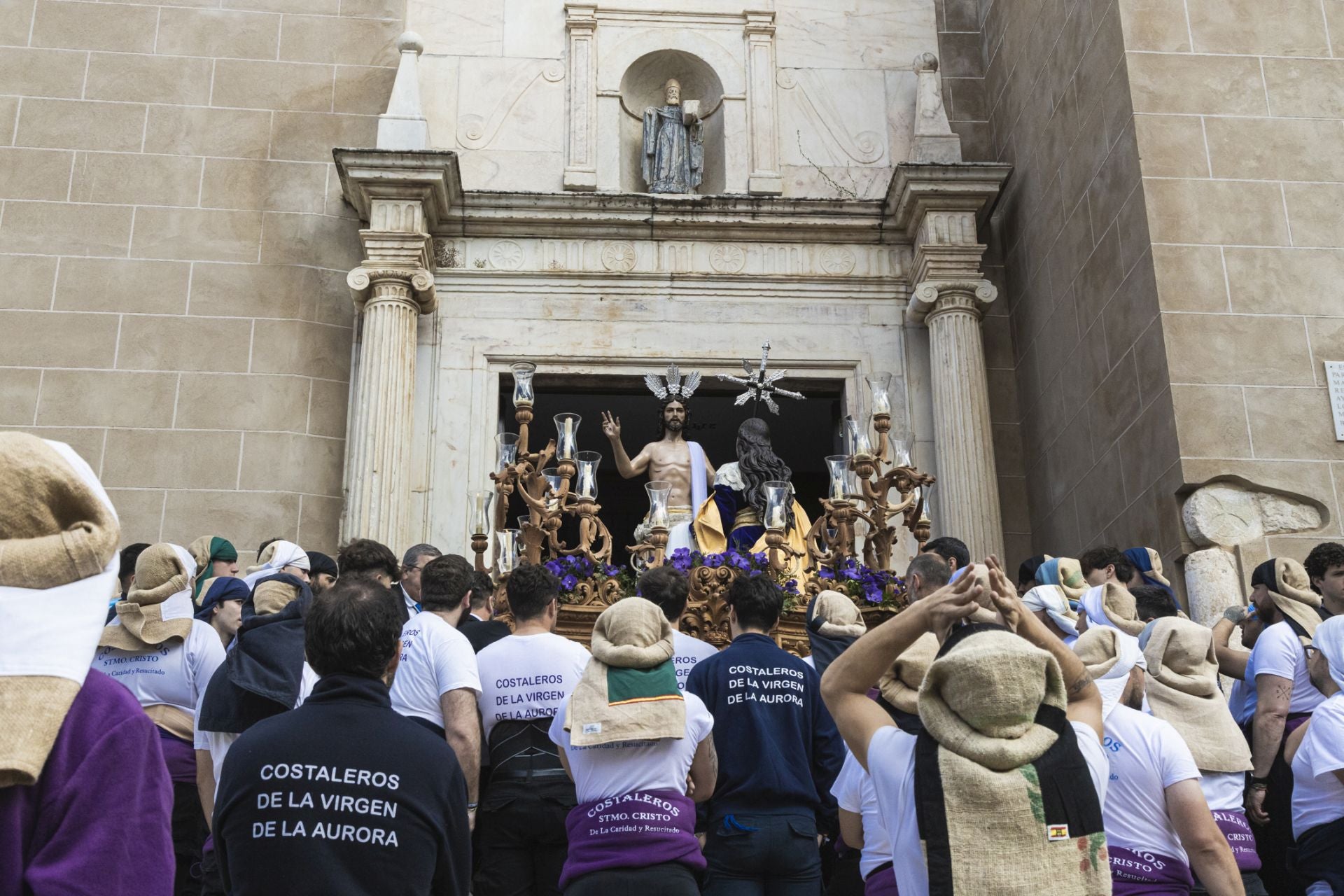 Fotos | Así ha sido la procesión de la Hermandad del Resucitado