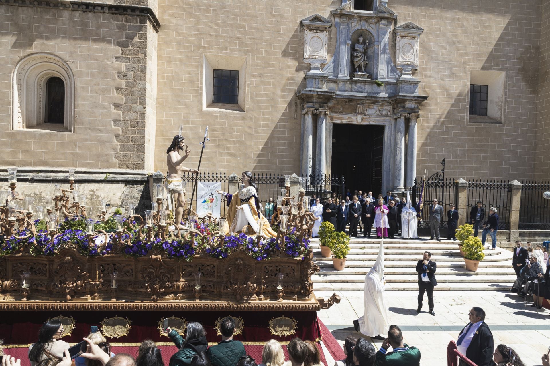 Fotos | Así ha sido la procesión de la Hermandad del Resucitado