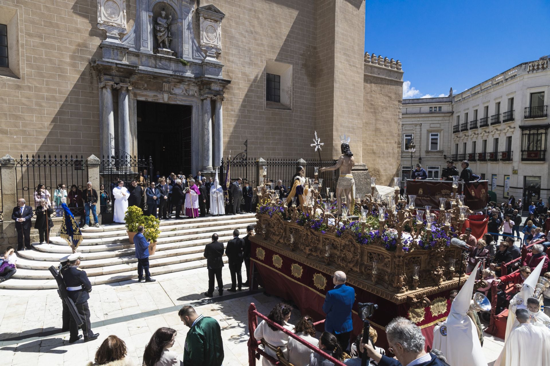 Fotos | Así ha sido la procesión de la Hermandad del Resucitado