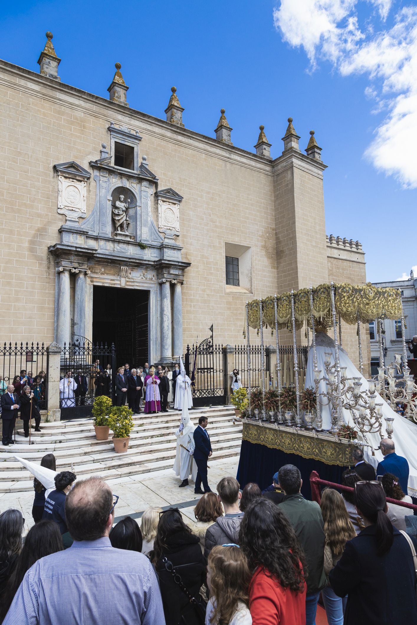 Fotos | Así ha sido la procesión de la Hermandad del Resucitado