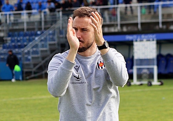 Sergi Guilló agradece a la afición del Mérida su apoyo en Fuenlabrada.