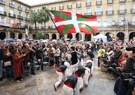 Día de la Patria, vascos plurales