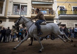 Así han cruzado los jinetes por La Corredera de Arroyo de la Luz