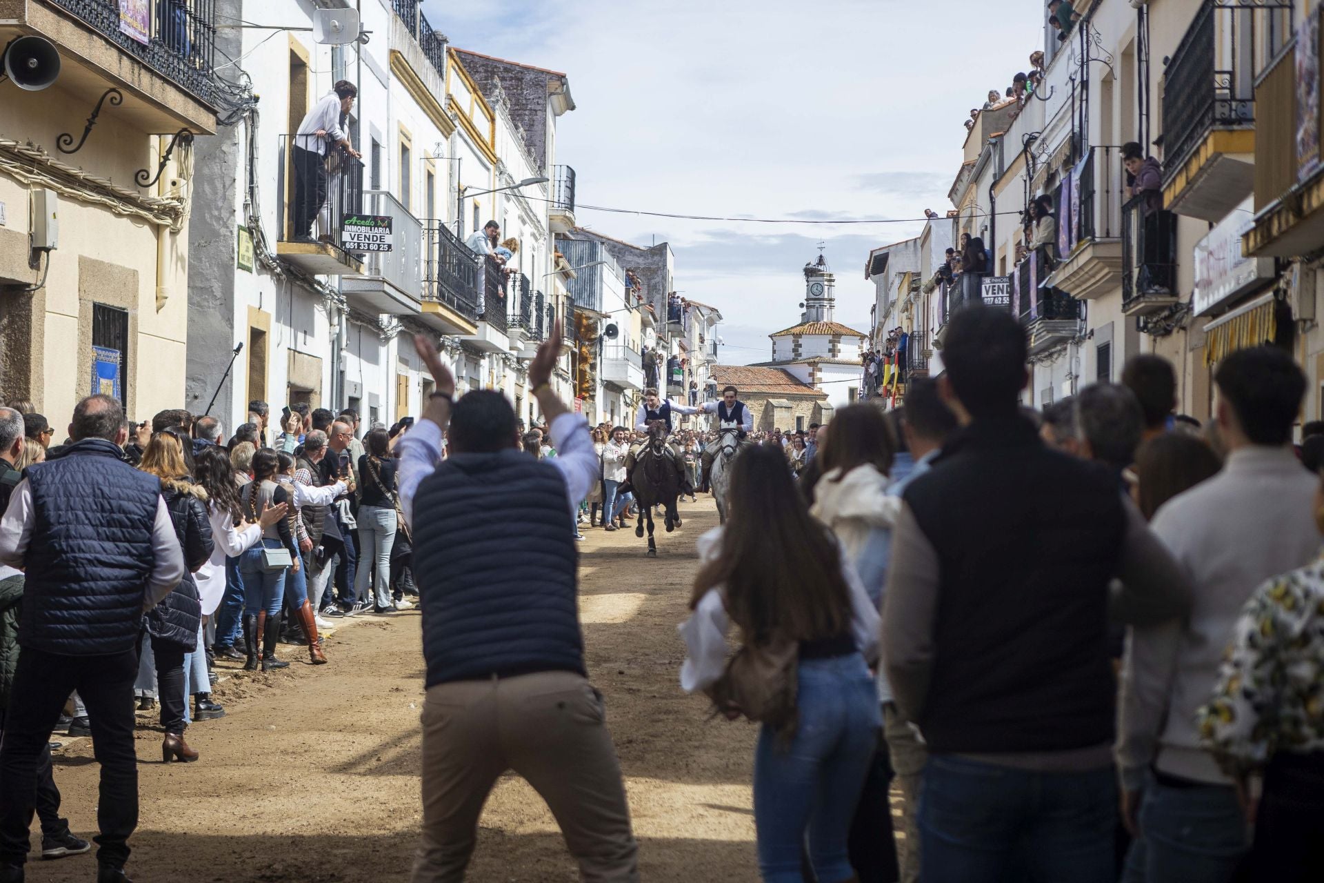 Así han cruzado los jinetes por La Corredera de Arroyo de la Luz