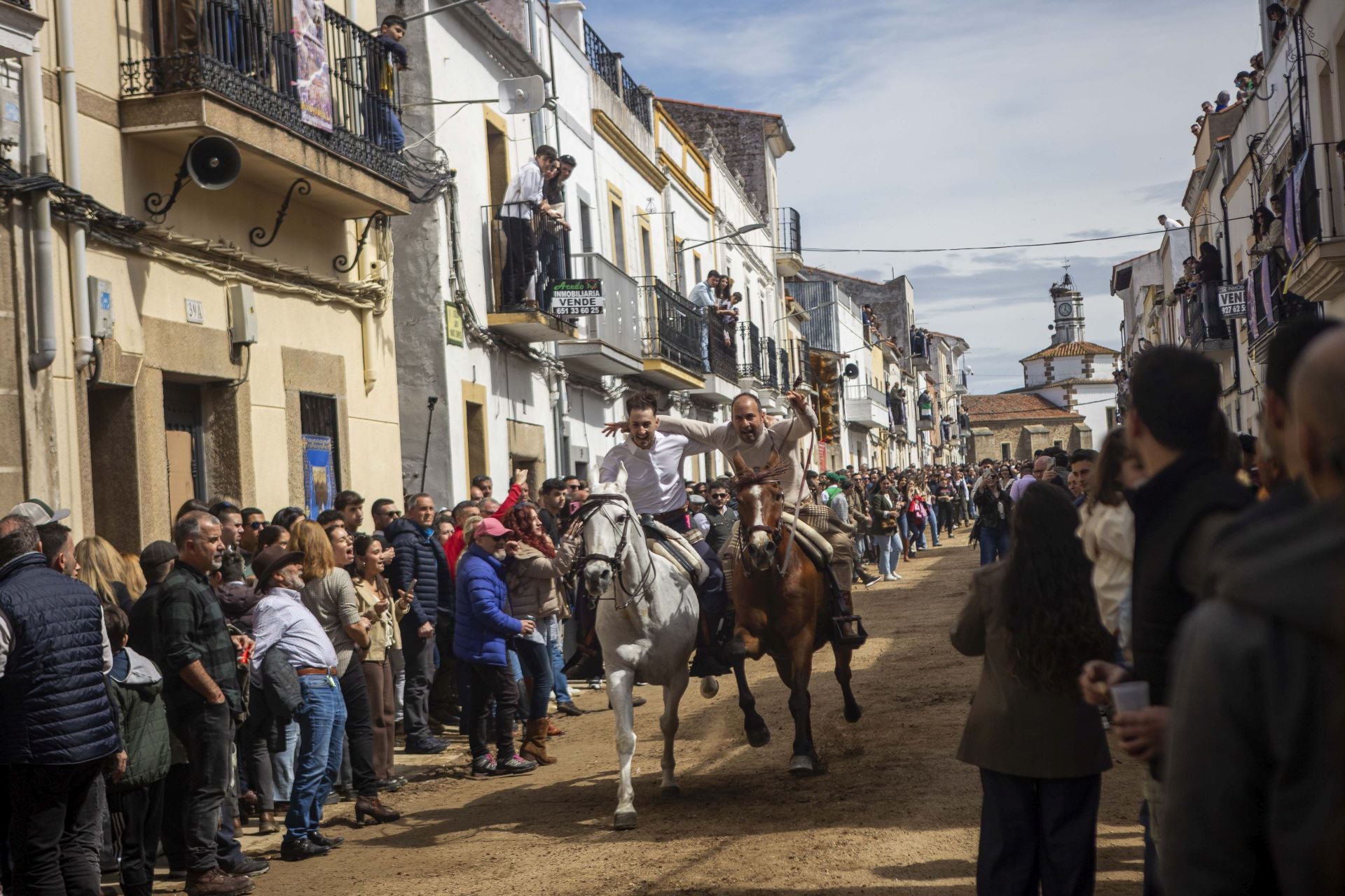 Así han cruzado los jinetes por La Corredera de Arroyo de la Luz