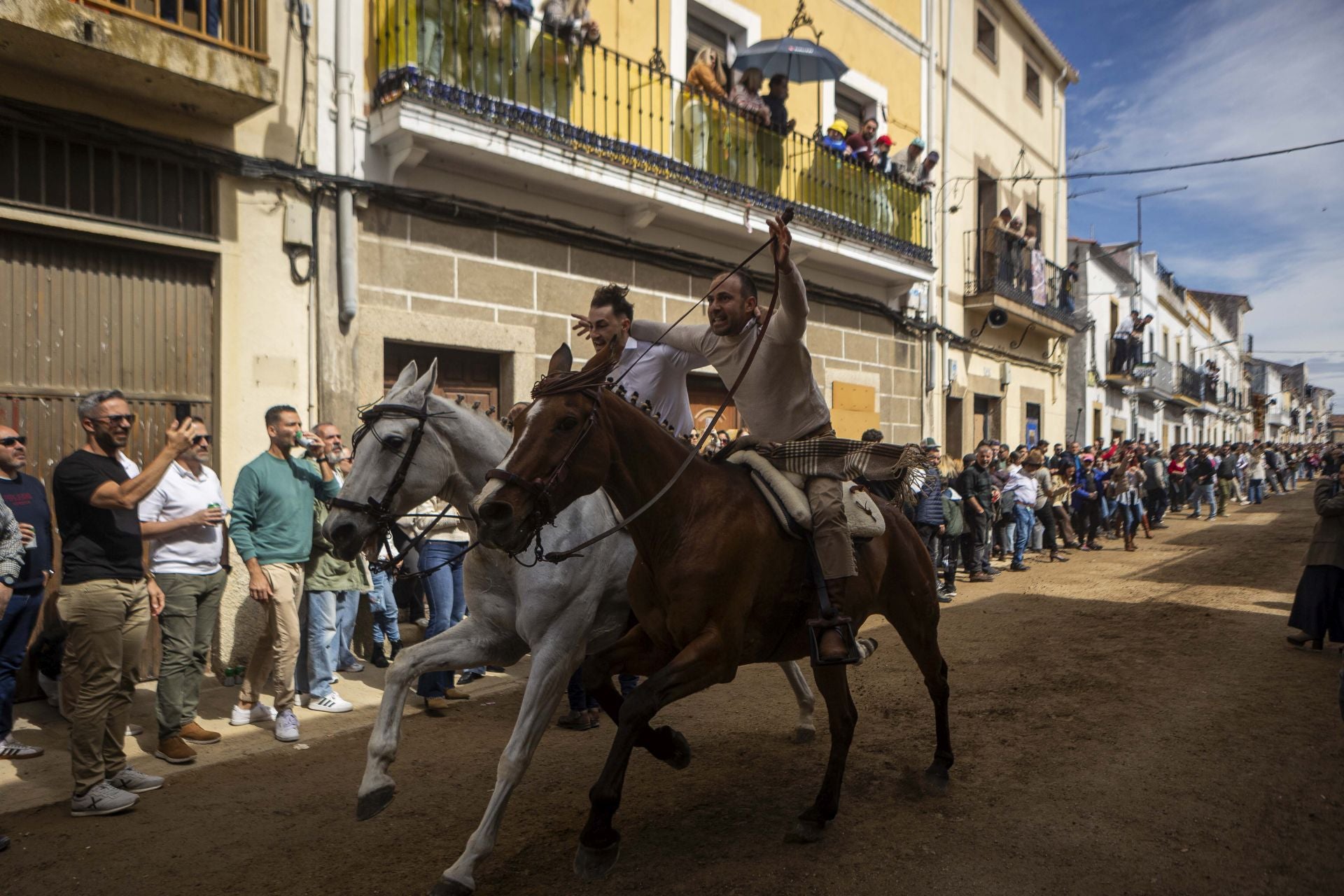 Así han cruzado los jinetes por La Corredera de Arroyo de la Luz