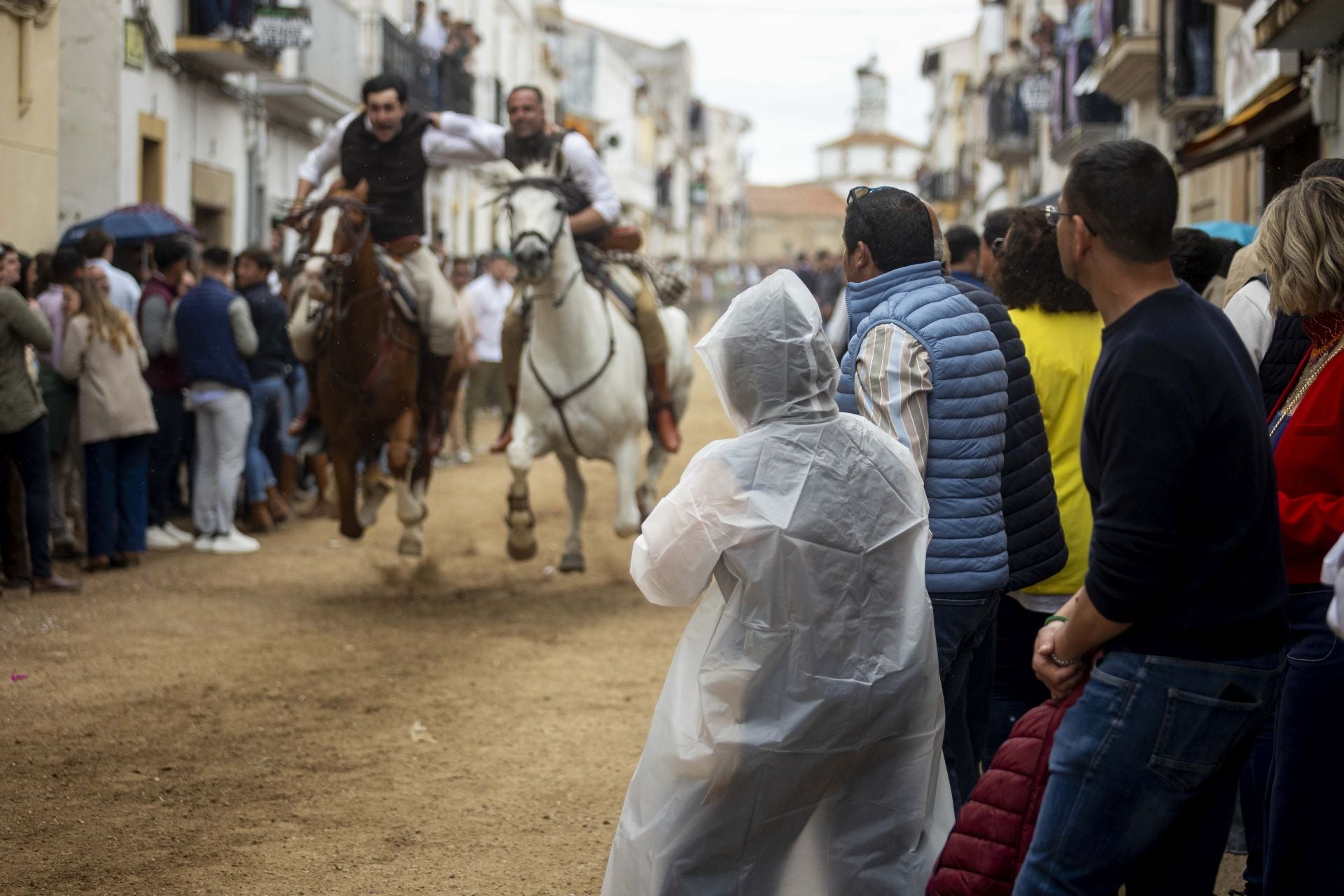 Así han cruzado los jinetes por La Corredera de Arroyo de la Luz