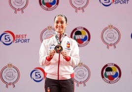 Paola García posa con su medalla de bronce en El Cairo.