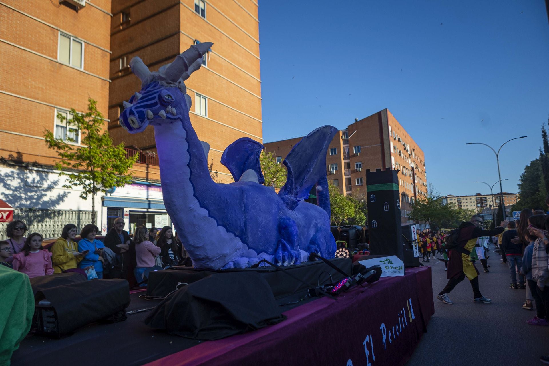 El desfile de San Jorge de Cáceres, en imágenes