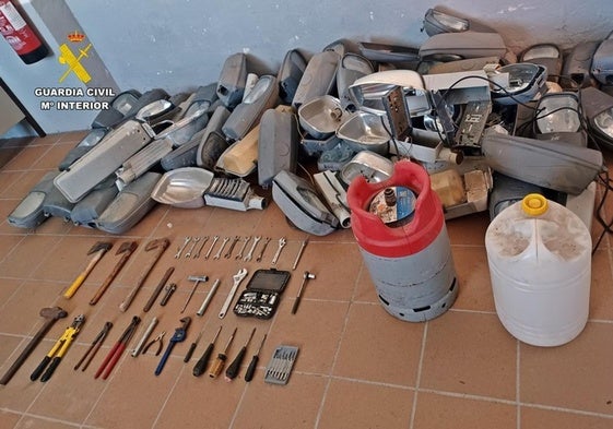 Material recuperado por los agentes.