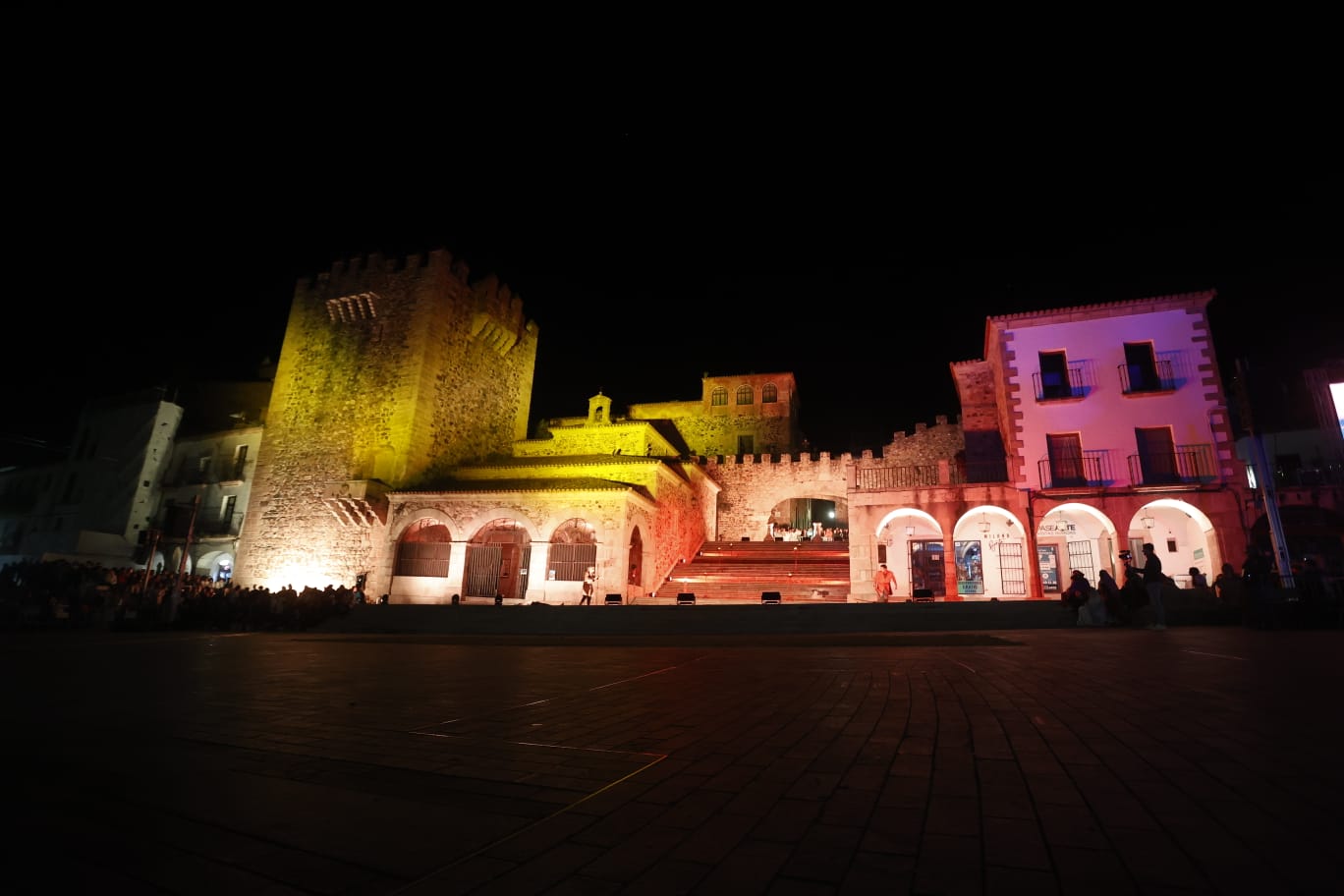 El desfile de San Jorge de Cáceres, en imágenes