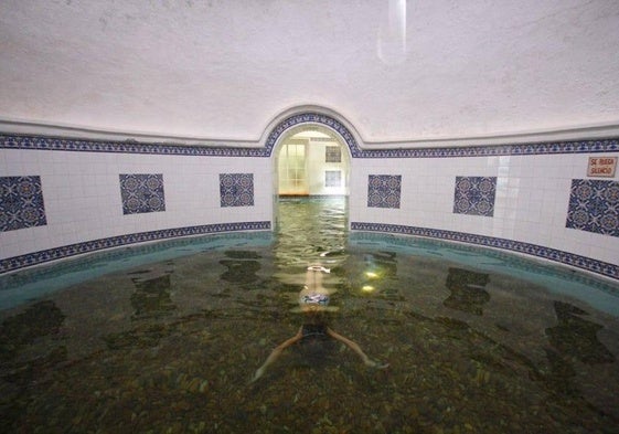 Sus aguas mineromedicinales se mantienen entre los 28 y los 30 grados de temperatura.