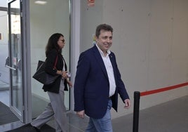 Salida del juzgado de David Azagra, hermano de Pedro Sánchez, tras declarar por segunda vez.