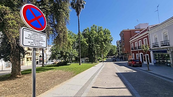 La Rambla de Mérida refuerza el aparcamiento para motos y para carga y descarga