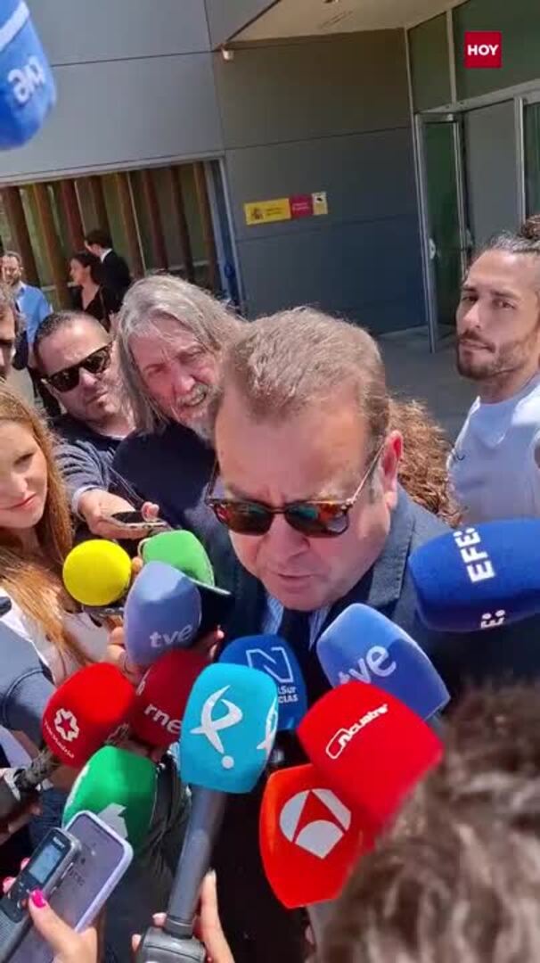 Emilio Cortés, el abogado de David Sánchez, atiende a los medios tras acabar la jornada de declaraciones