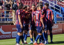 Celebración de un tanto azulgrana en el último partido en el Francisco de la Hera.