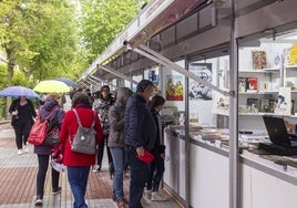 La Feria del Libro de Cáceres abrió con lluvia el pasado lunes, pero desde entonces el sol ha lucido todos los días.